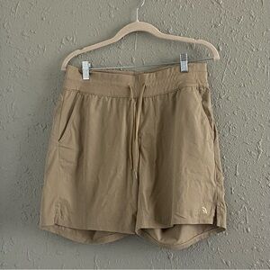 The North Face Tan Cargo Shorts Versatile Lightweight Design